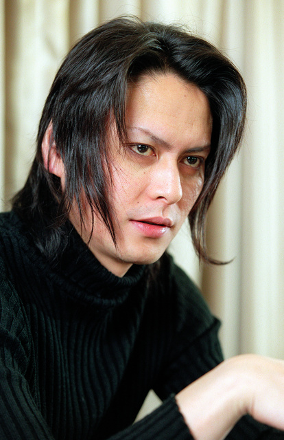画像比較 遠野遥と櫻井敦司 Buck Tick は似てる 親子 ナイスプラス
