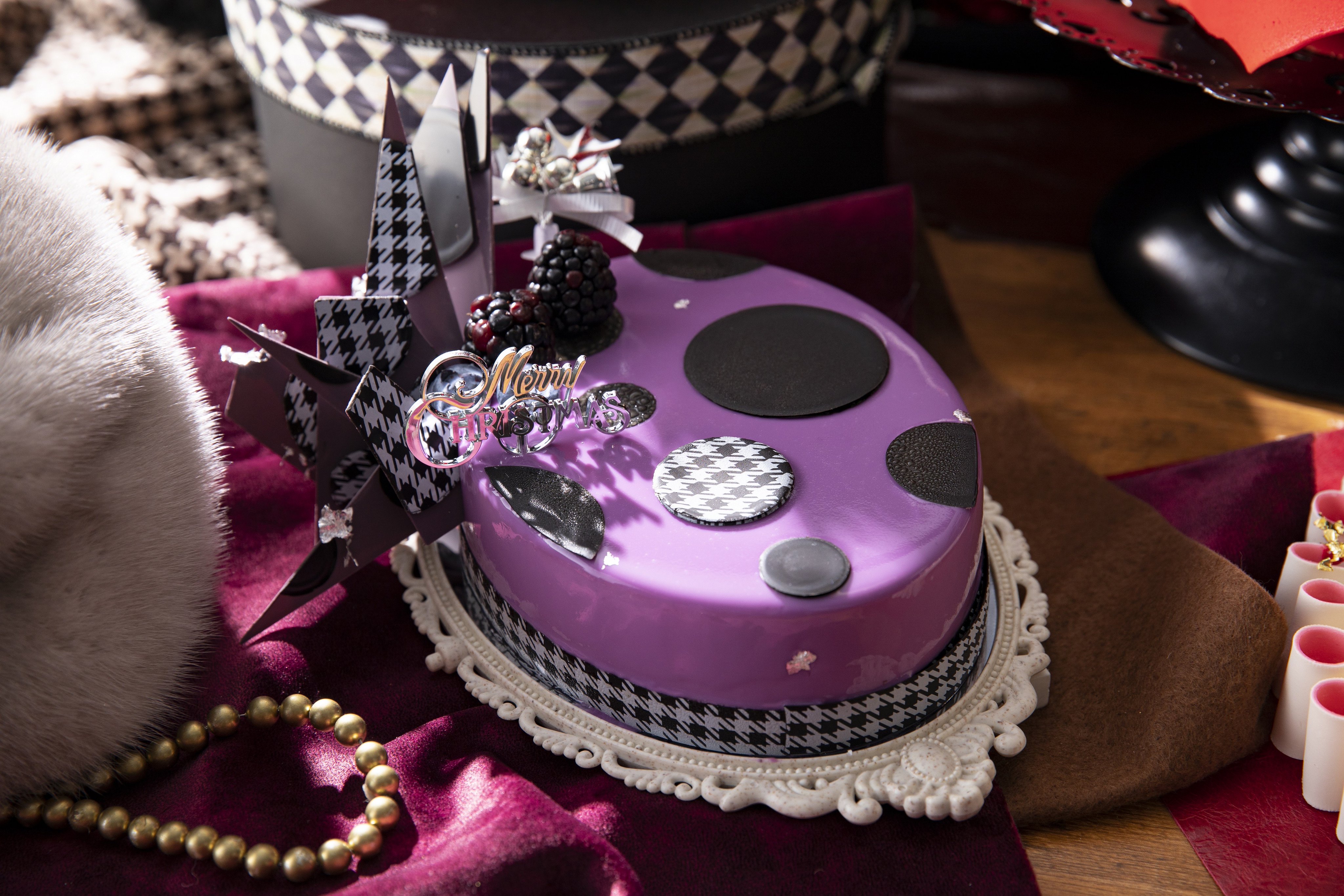 Uzivatel Lafary ラファリー Na Twitteru 大人気のヒルトンのケーキで お洒落で可愛いクリスマス ヒルトン東京にて登場 年のクリスマスケーキ サロン ドゥ シャポー 11月13日 金 予約開始 T Co
