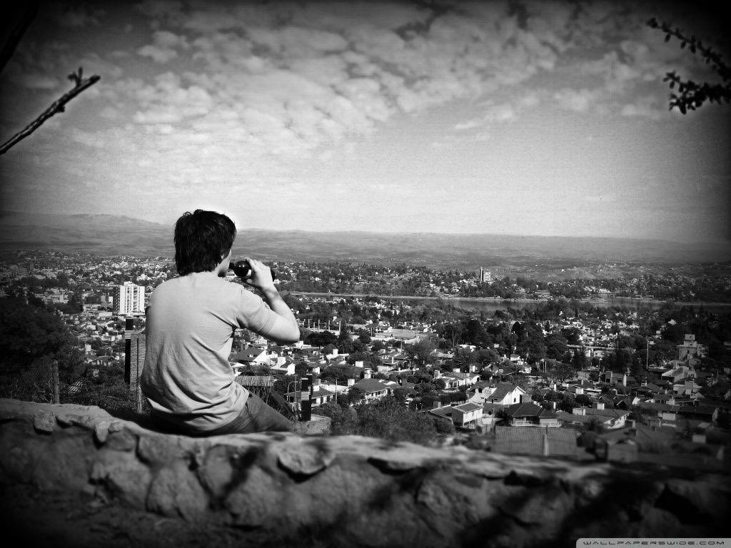 خلك وحيد أفضل
من مواصل انسان 
يسـدّ بوصـلّك 
فراغات يـومه ✨🚶🏻‍♂️