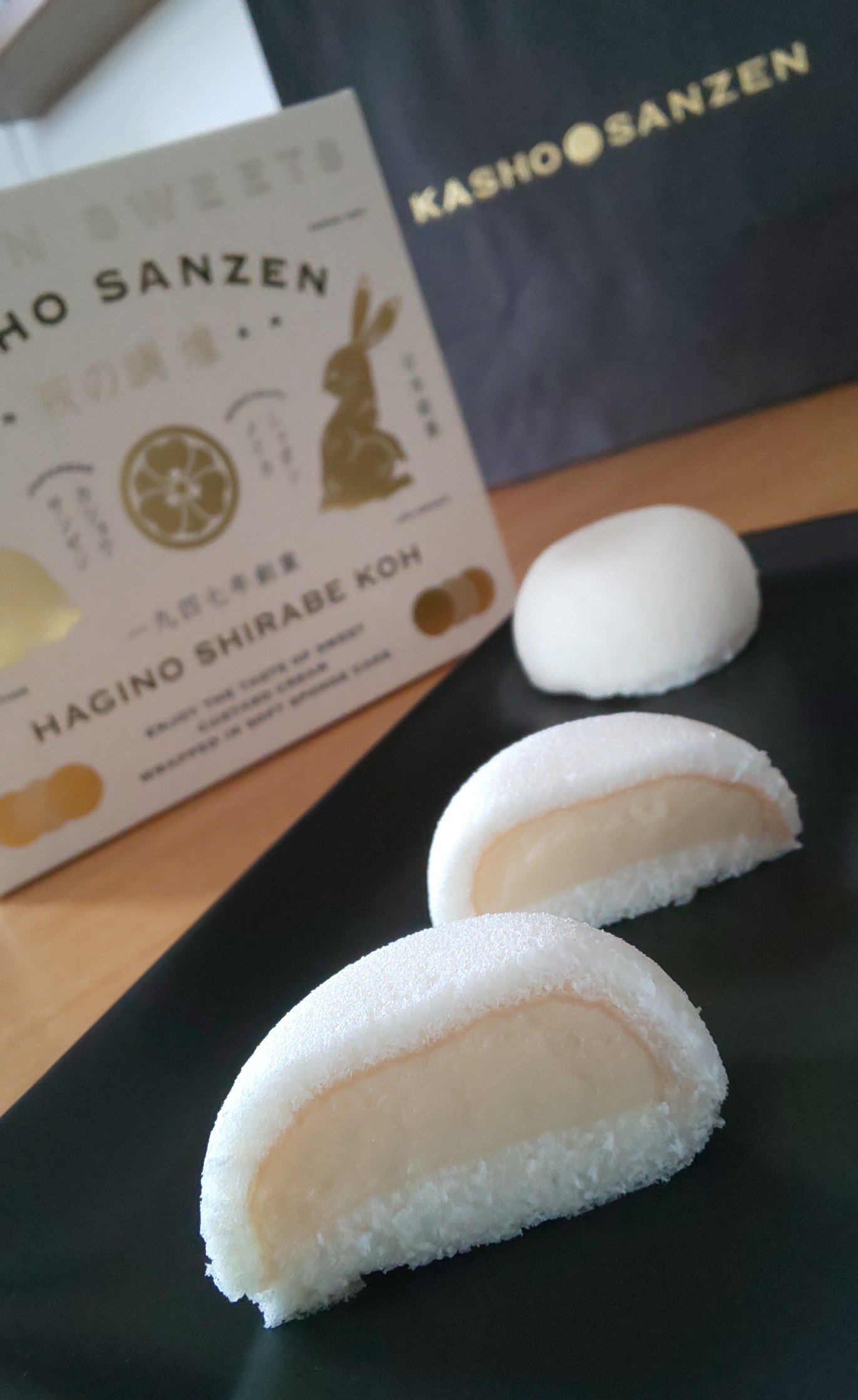 Zakzak 菓匠三全 仙台銘菓 萩の月 の 姉妹品として販売されたのが 萩の調 煌 ホワイト この白さ気品さえ窺える ミルクの香り良く 味わいは濃厚 でも後味はあっさり食べられて うまーーーい٩ 0 ۶ 温め 常温 冷凍 半解凍で 食べてみた