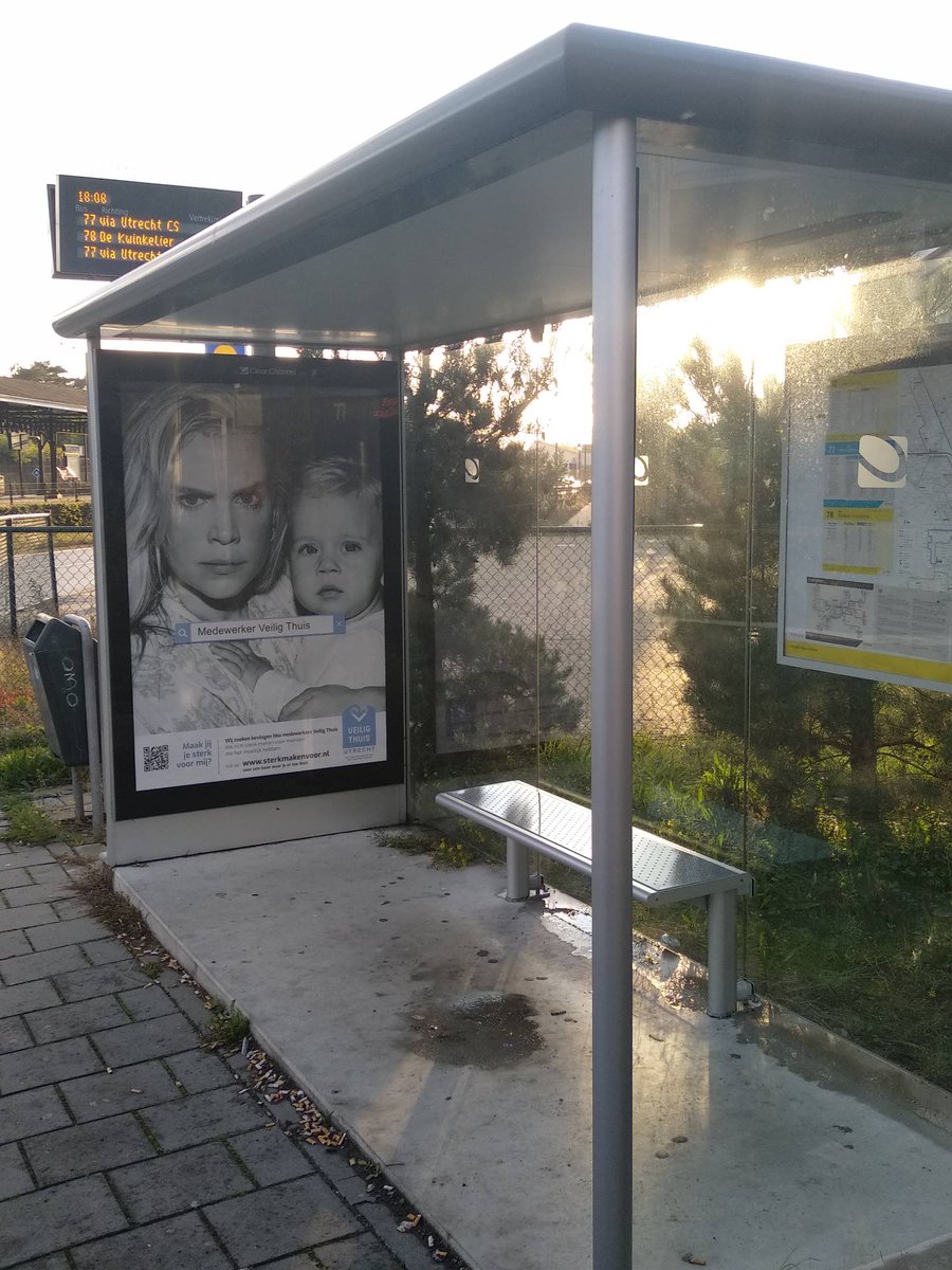 VTUtrecht's tweet photo. Wow. Zo ziet onze wervingscampagne er dus uit in de bushokjes van Flevoland en Utrecht! Wil je ook werken voor en met cliënten die het moeilijk hebben? Solliciteer dan via https://t.co/vZBNVPSaR2
#SaveJeugd #SamenVeiligMiddenNederland #SamenVeilig #VeiligThuisUtrecht #VeiligThuis https://t.co/tJIEENQ5TC
