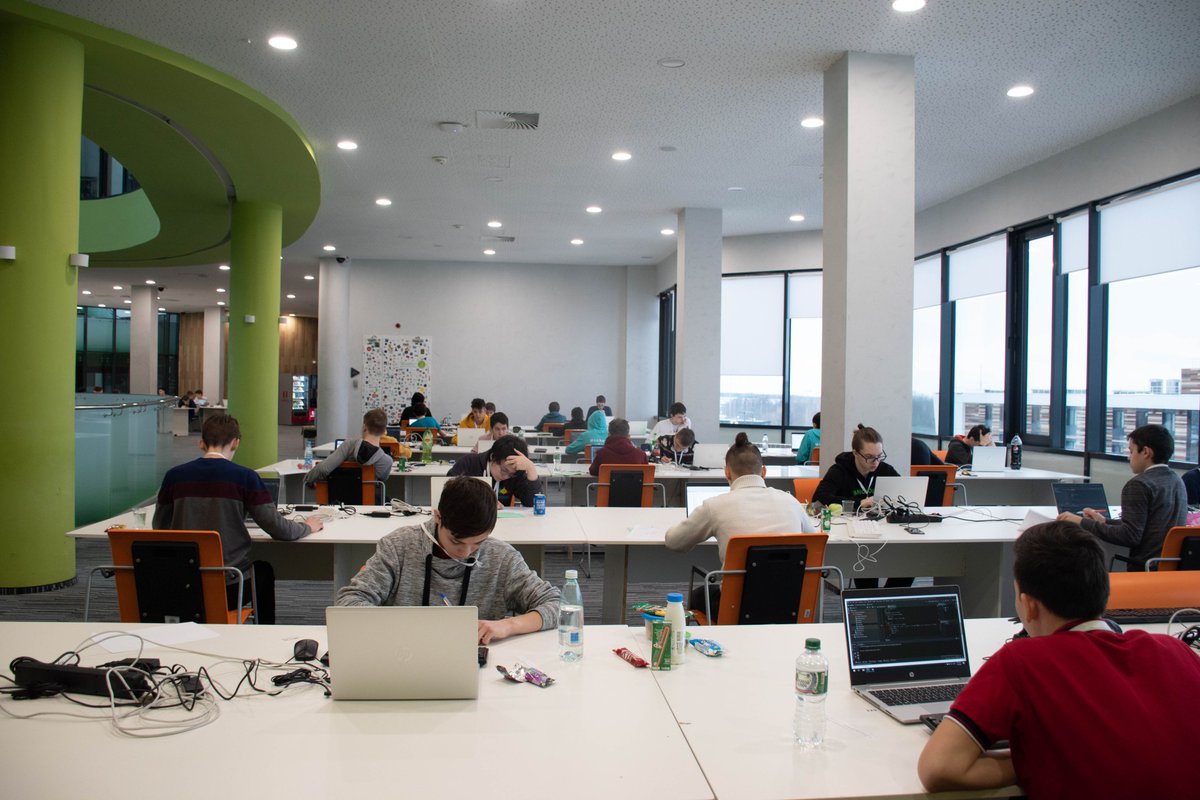 Раньше школьный этап ВсОШ по информатике проходил малоконтролируемо, но в этот раз мы провели первую в Татарстане централизованную организацию. Все 4 897 участники в одно время решали одни задачи, а их код автоматически проверял алгоритм.

Подробнее: media.innopolis.university/news/innoclass…