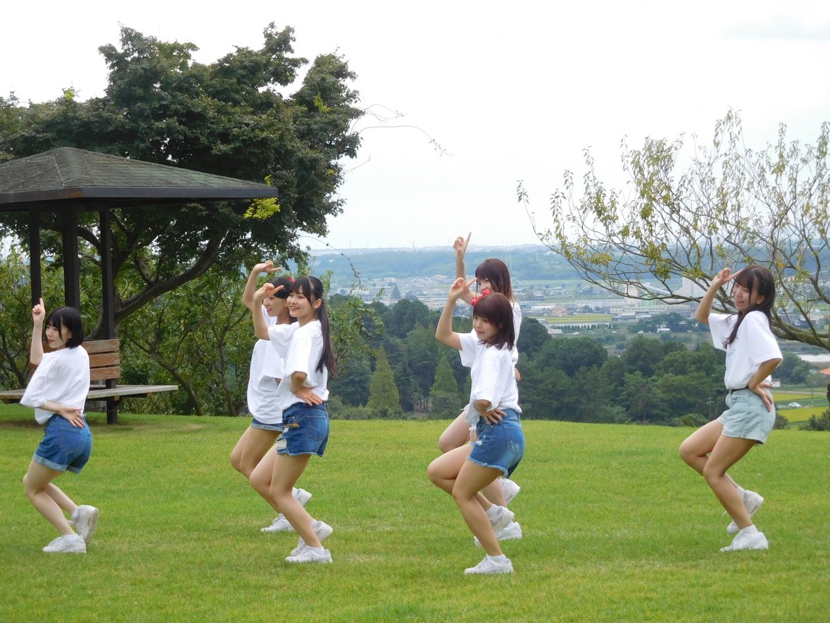 加古川市 加古川市がアイドルグループのミュージックビデオロケ地に アイドルグループ スリジエwest の新作mv撮影が みとろフルーツパークで行われました オープニングから爽やかな自然が Mv フライングサマー T Co Ctkztlmuwm