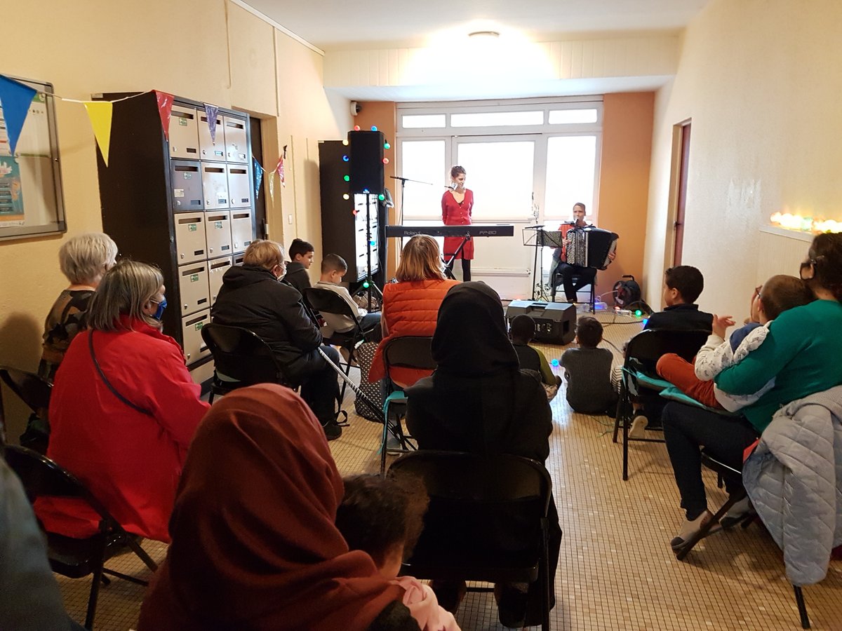 8ème édition de Cultur'Hall, chaque mardi et jeudi d'octobre ! Quel bonheur de retrouver la convivialité des concerts dans les halls... Dans le respect des gestes barrières ;-) #logementsocial #culturhall #hlm #tdlh #blois #vendome #romorantin