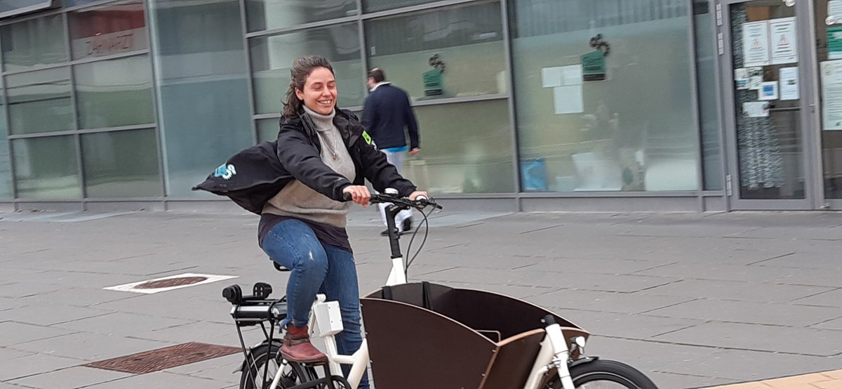 Das E-Lastenrad bei der Senffabrik Elf am Fran-Haas-Platz in Simmering kann man übrigens hier reservieren: graetzlrad.wien/bike/raddu/ #grätzelrad 
<a href="/SmarterH2020/">Smarter Together</a> <a href="/IBA_Wien/">IBA_Wien</a> <a href="/smartcityWien/">Smart City Wien</a>