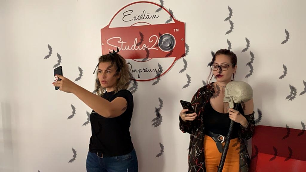s20ploiesti's tweet photo. Is it too early for #halloween?
We think not!

#wednesdayfunday #studio20team #wehavefuntogether https://t.co/calTr6SuSY