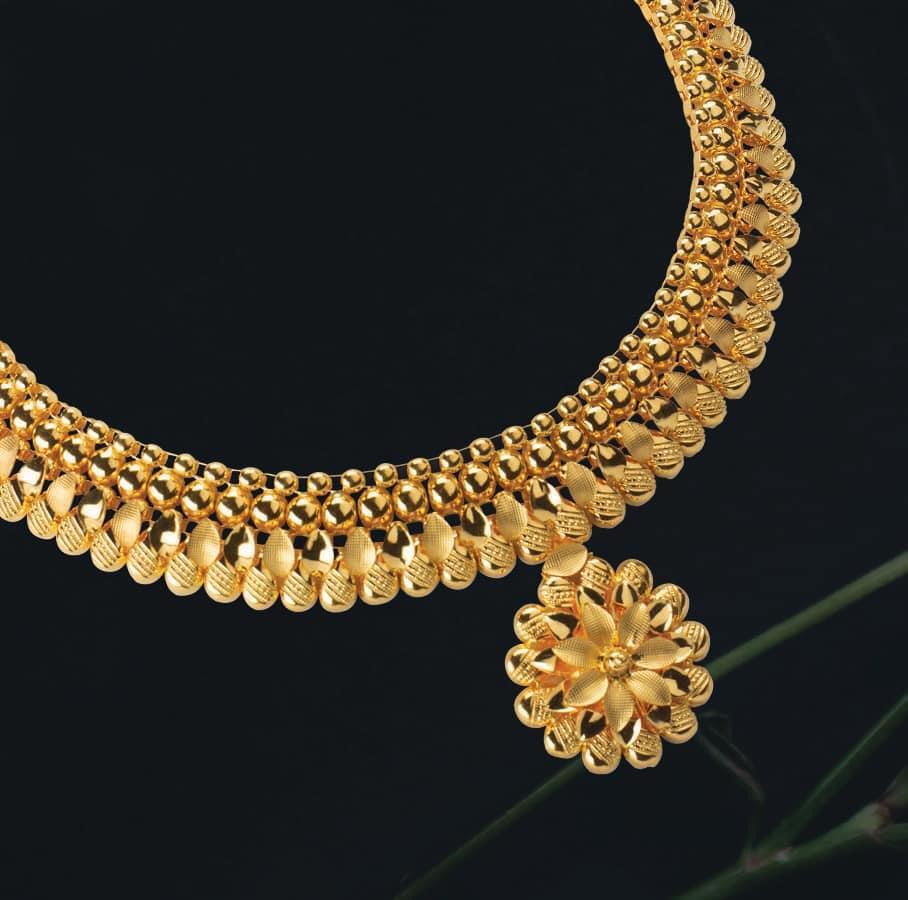Add a touch of elegance to your outfit with the Pari Art Jewellery Gold  Plated Long Necklace Set. Made with high-quality materials, this set is  perfect for any occasion. The gold plating