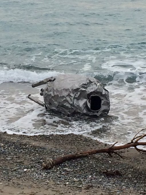 07/10/2020: De gros débris divers continuent à descendre sur les plages de #Nice06 #TempeteAlex @ChristinedeNice