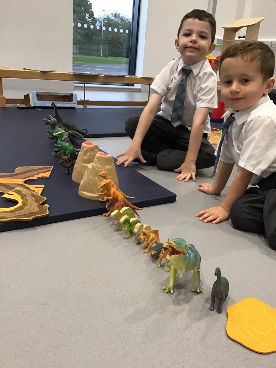 CHPSKidsClub's tweet photo. Another busy morning in breakfast clubπ¨half way through another fantastic week!π€© #CHPS #CHPSREC #CHPSY1 #CHPSY2 https://t.co/330WTZ6kfp