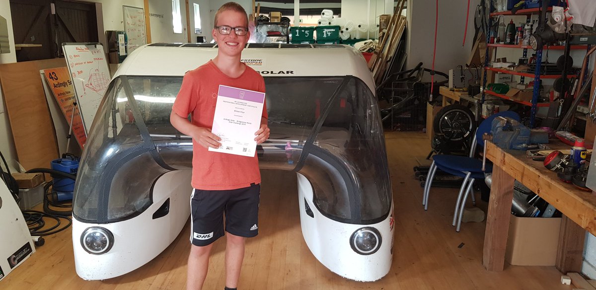 ArdinglySolar's tweet photo. William Price receiving his certificate from the IMI @The_IMI @WorldSolarChlg for his great contribution to the team over the last 5 years. Well done William and all deserved success at university. https://t.co/G089ZryDqg