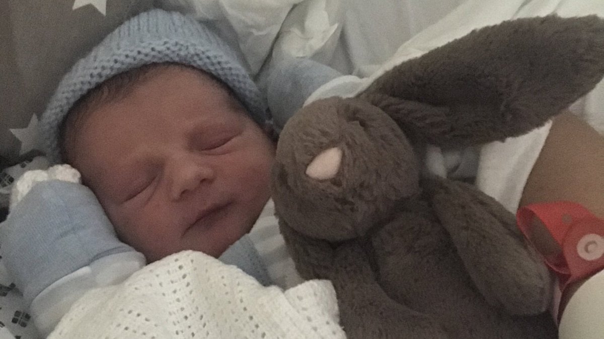 Je suis arrivé!

Bumpy entrance to the world but welcome Noah Stephan Stanton! Thank you to all the amazing staff <a href="/GWH_NHS/">Great Western Hospitals NHS Foundation Trust</a> for keeping us safe and happy! 💙