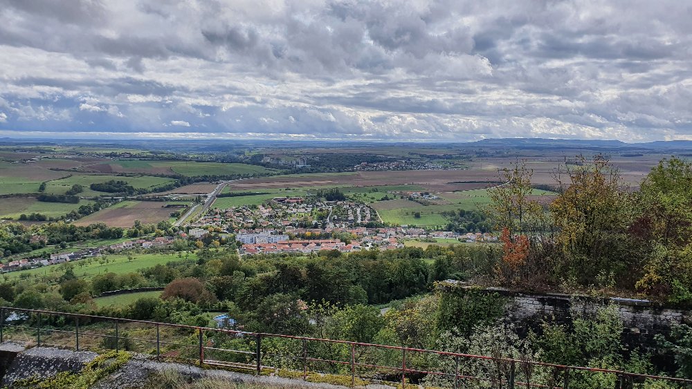 JLPierrel's tweet photo. Échanges toujours passionnants avec les étudiants de TELECOM Nancy  et @OlivierFestor lors de leur semaine d'intégration professionnelle "Investir sa vie active" au Fort Pélissier avec mes collègues IBM iX @KatiaBusson @GregoryChouraqui ...dans le respect des règles sanitaires. https://t.co/aH3SMMsnaY