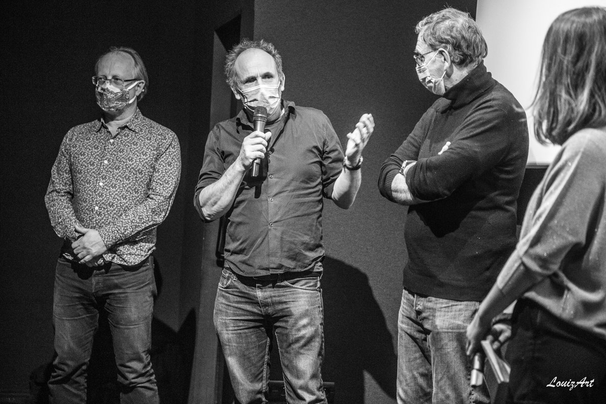 LAdespote's tweet photo. Souvenir de la #soiréedébat du 2 octobre 2020 au cinéma Les trois Luxembourg sur le film documentaire : #Unpaysquisetientsage. 
Le livre de photographie #Onestlà ! a été lui aussi projeté sur grand écran ! Merci à #SergeDIgnazio et à #YannickKergoat pour ce moment de partage ! 💛 https://t.co/SpU8JfYLrJ
