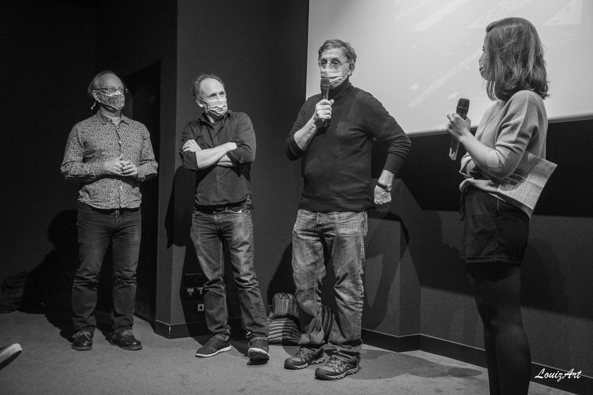 LAdespote's tweet photo. Souvenir de la #soiréedébat du 2 octobre 2020 au cinéma Les trois Luxembourg sur le film documentaire : #Unpaysquisetientsage. 
Le livre de photographie #Onestlà ! a été lui aussi projeté sur grand écran ! Merci à #SergeDIgnazio et à #YannickKergoat pour ce moment de partage ! 💛 https://t.co/SpU8JfYLrJ
