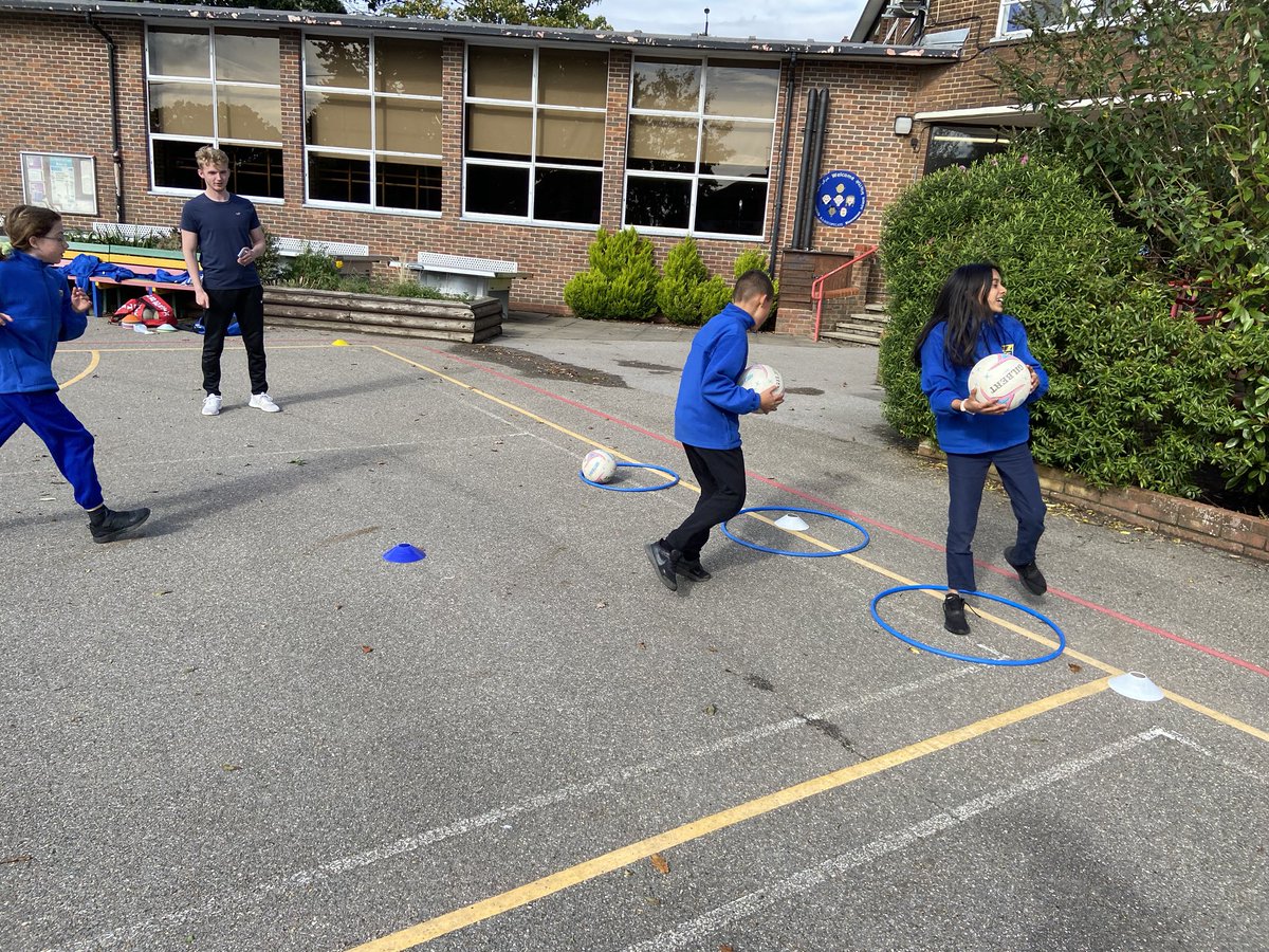 EversleyPrimary's tweet photo. This week was the Virtual Netball Challenge from the @EnfieldPETeam!  Already looking forward to the next one! 🏐🏐🏐 https://t.co/WymDuLRSFE