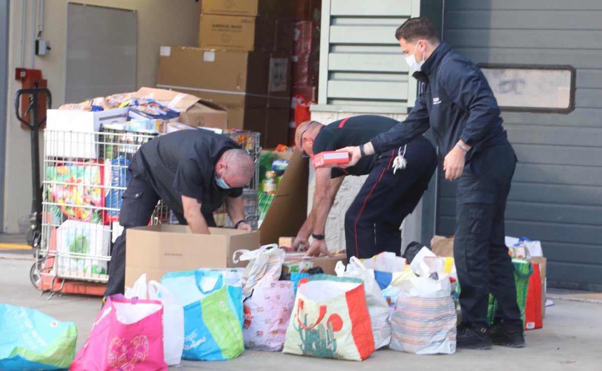 Je remercie les @Pompiers_13, les @MarinsPompiers, les bénévoles de l’#UDSP13, et les habitants du @departement13 pour cette belle action de #solidarité.

#Solidarité06 #TempeteAlex #SolidariteAlex06