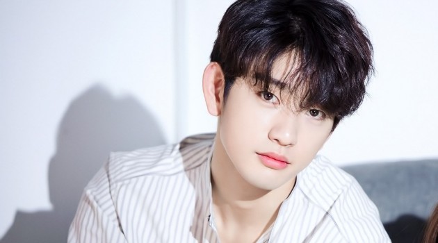 jinyoung is also tactful and thoughtful. very level-headed. i also feel like he's not easily swayed and he doesn't mind repeating himself until what he said sinks in. he's also a great and empathetic listener. one of the most observant members who sees what's needed to be done