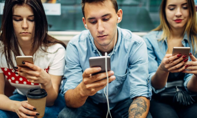 Socialketing's tweet photo. El auge de los podcasts está aumentando la apuesta por los anuncios sonoros entre anunciantes y marcas ¿Adivinas por qué? https://t.co/IWCrkDkXdV https://t.co/LlzyN1jtyn