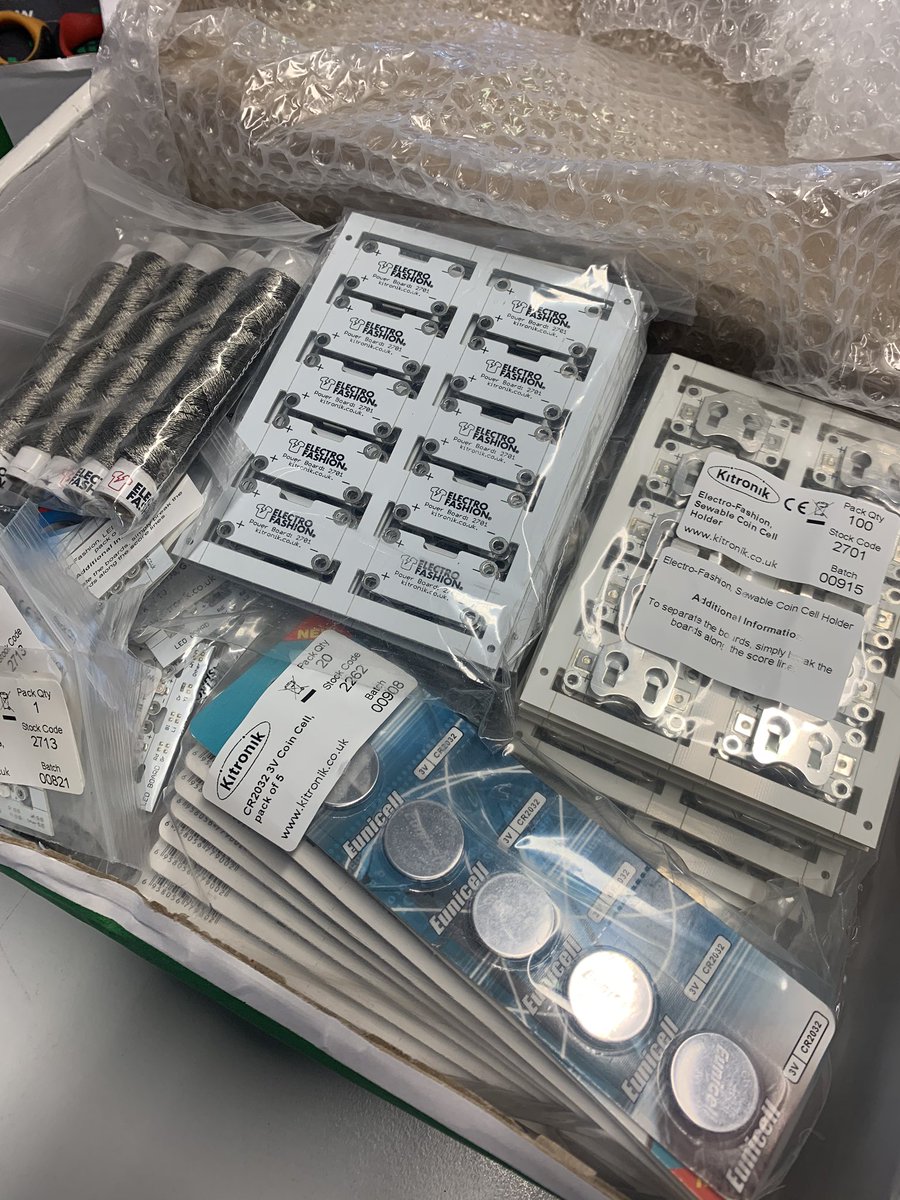 MissDolan_ADT's tweet photo. Received a VERY exciting delivery this week!
Our E-textile kits have arrived ready to make our circuits tomorrow.
⚡️ 🧶 ✂️ 💡 🥑
#Year9 #TechnologyCurriculum #Etextiles #FruitCharacters https://t.co/ucREhT7nit