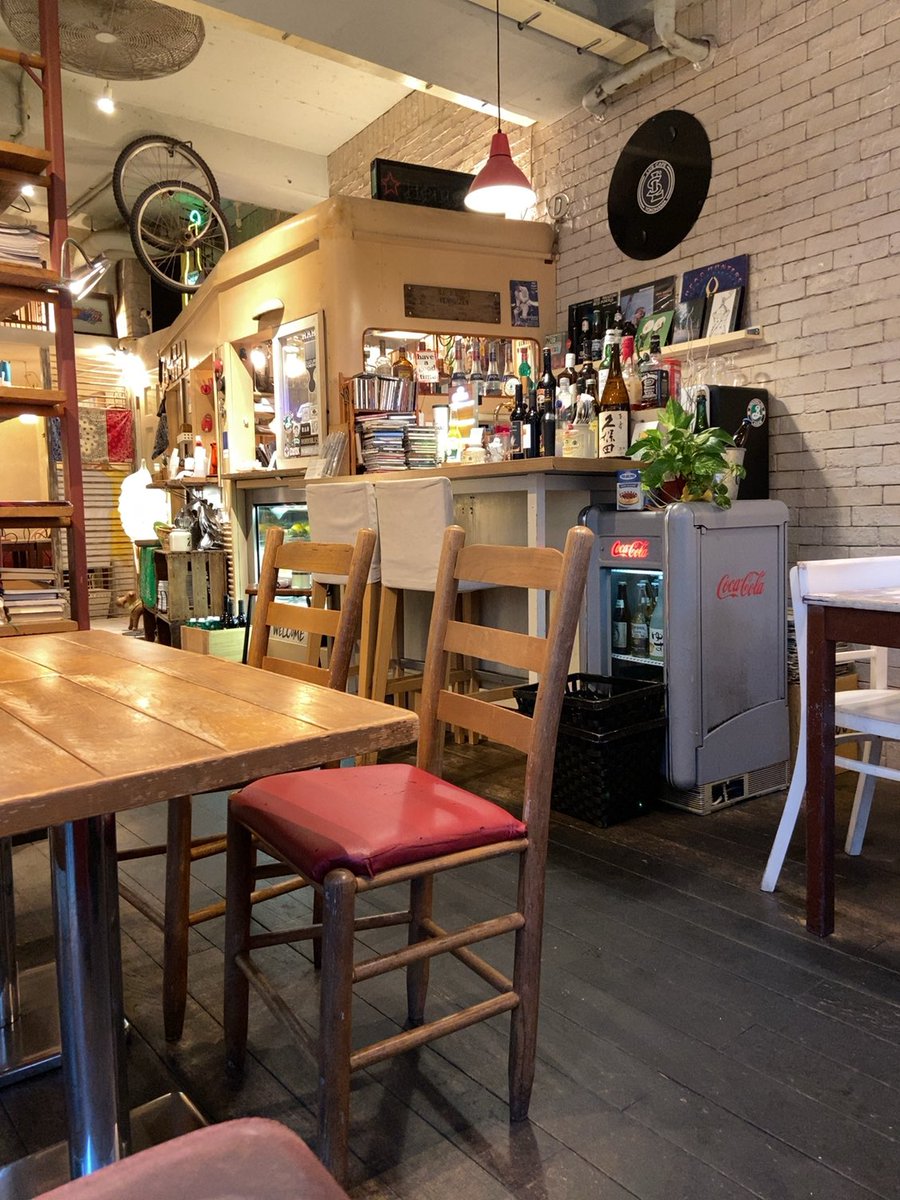 jarimottu's tweet photo. 何年ぶりかな、この店
ドラキー前からあったっけ…
#横浜 #yokohama #luscafe  #横浜カフェ https://t.co/m6Hs7lwdpO