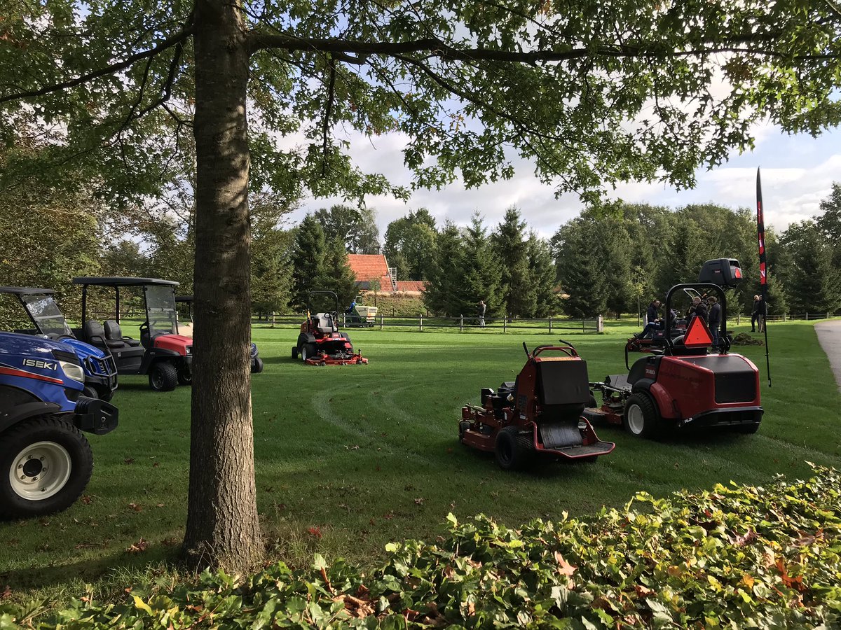 #grasonderhoud demo ochtend met <a href="/jeanheybroek/">JeanHeybroek</a> #toro #amazone