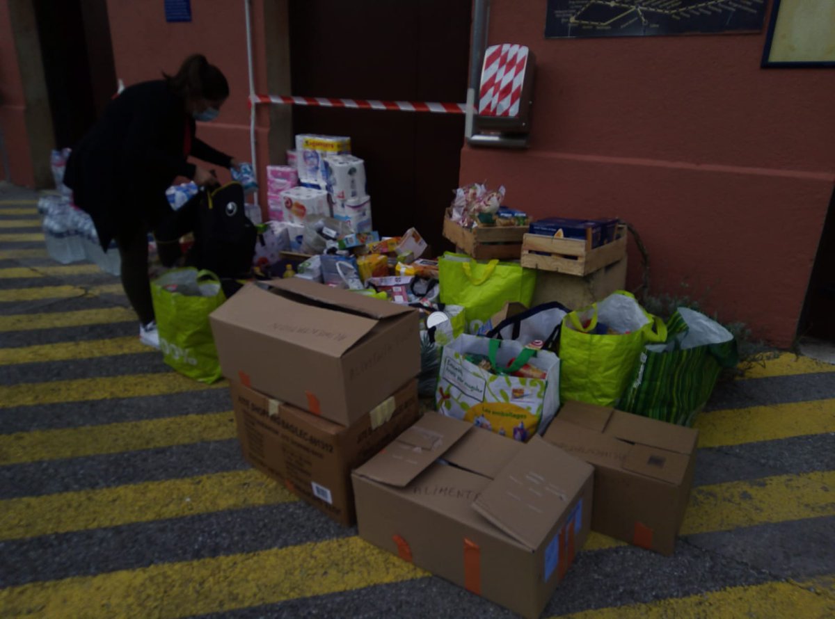 Les fournitures prêtes à partir depuis la gare de l'Escarene. Viva
