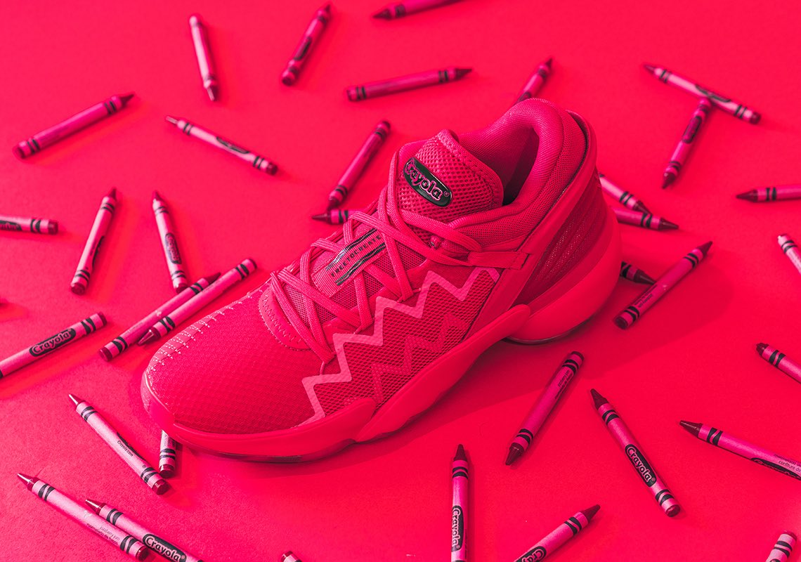 23basketball_es's tweet image. Elige tu color 🖍🕷

@adidas_ES nos presenta esta espectacular colaboración con la marca @Crayola en este pack de tres colores para la zapatilla signature de @spidadmitchell #DONISSUE2.

En esta ocasión os presentamos el rosa.
👇🏾👇🏾👇🏾
23basketball.net/index.php?id_c…