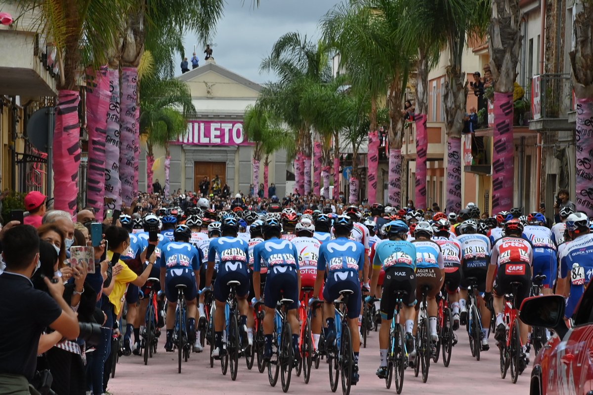 giroditalia's tweet photo. Stage 5 has started! | È partita la tappa 5!

🇬🇧 Follow live: https://t.co/Cx6mYsCVO7
🇮🇹 Segui il live: https://t.co/wmWa5GEEf9
🇪🇸 Sigue en vivo: https://t.co/51WCiEU4tG
🇫🇷 Suivre la course en direct: https://t.co/MKMENzPkHi

#Giro https://t.co/C2gDk0OoRt