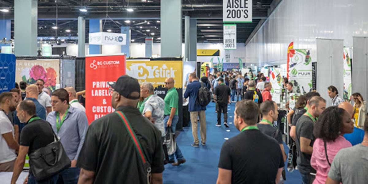 altproexpo's tweet photo. Setting up a booth at a #CBDevent can be challenging, but with these #Marketingtips from USA CBD Expo Marketing Director, you'll thrive. https://t.co/HtkomjsNec https://t.co/fhk0s5zH4V