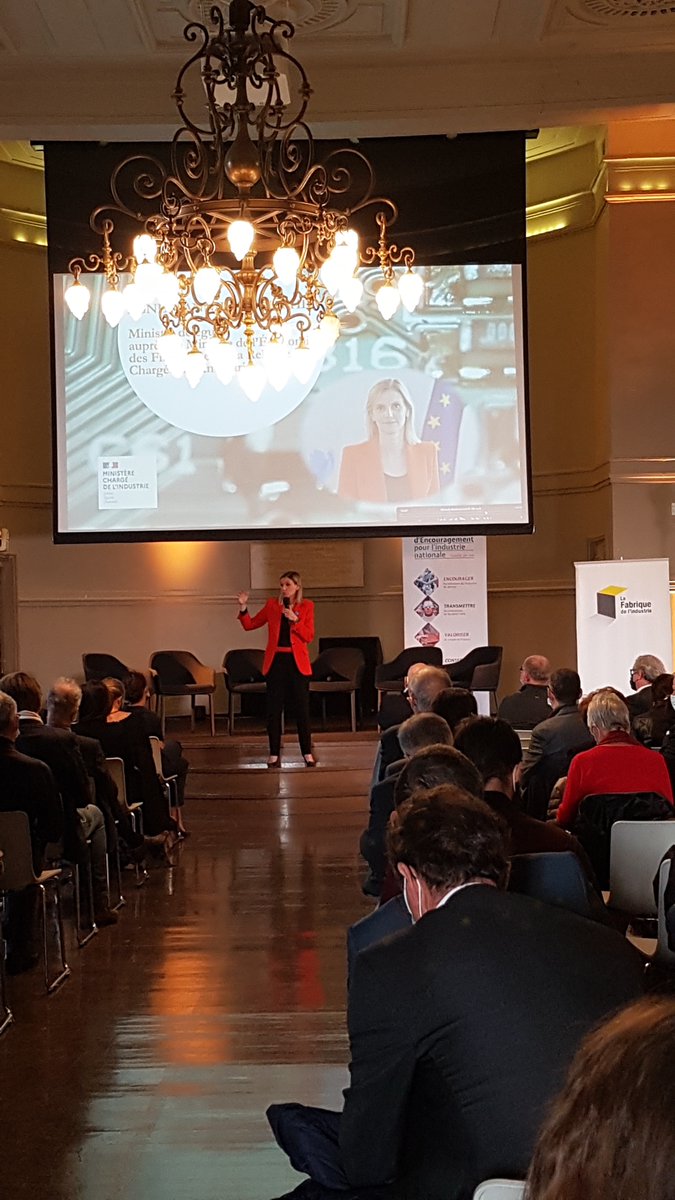 #RencontresRenaissanceIndustrielle 

Introduction d'<a href="/AgnesRunacher/">Agnès Pannier-Runacher 🇫🇷🇪🇺</a>, ministre chargée de l'Industrie auprès de <a href="/Economie_Gouv/">Ministère de l'Économie et des Finances</a> <a href="/BrunoLeMaire/">Bruno Le Maire</a> : la #relocalisation est prioritaire pour la #relance ! Les #métiersdart et <a href="/labelepv/">Label EPV</a> en sont des forces clés.

#FranceRelance #savoirfaire