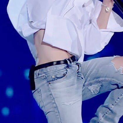 Now onto his tiny waist ,Jimin has such a tiny waist, it's an A+ for his body proportions