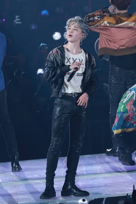 Now off to his legs, Jimin has stunning  long legs
