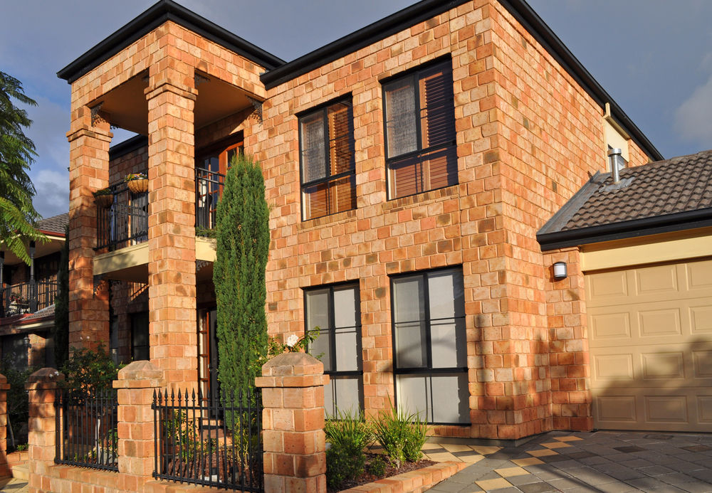 To own this home, you've got to be very sure you're a brick lover! Would you buy a house like this if the price was right? facebook.com/254860901645_1…