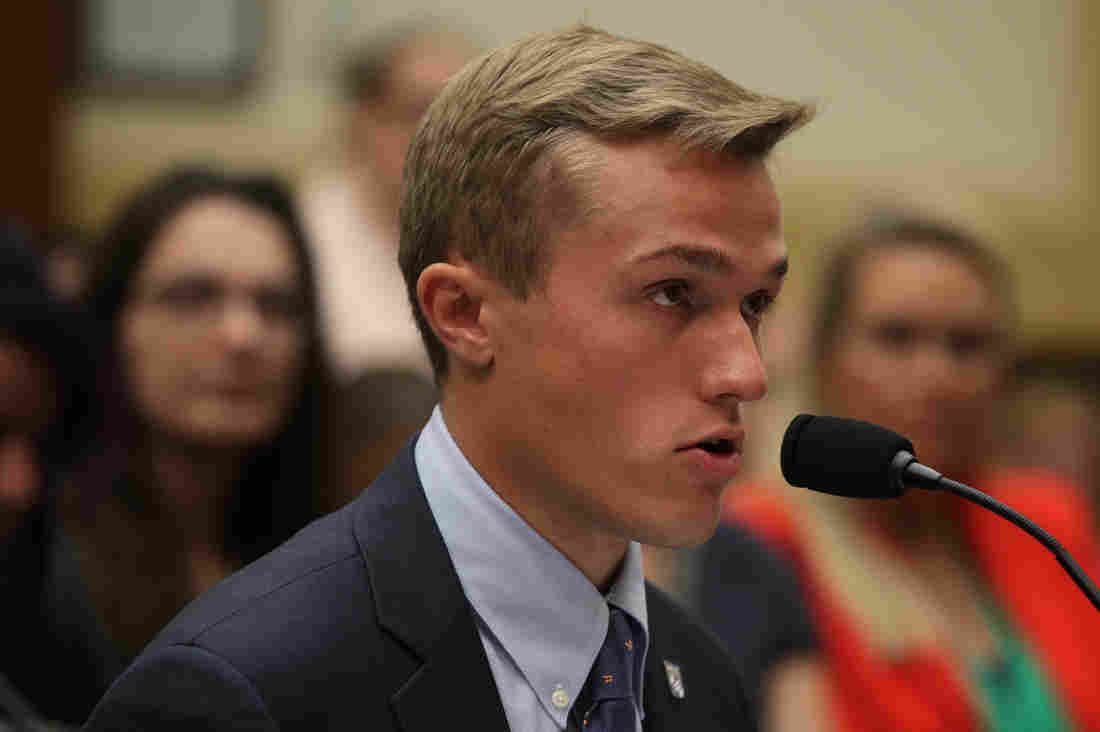 Great @NPR report from @jeffbradynews on young conservatives putting pressure on Republican party to address #climatechange.

@BenjiBacker @kieraeobrien @S4CD_Official @republicEn  #bipartisanclimate
buff.ly/3mQjRkJ