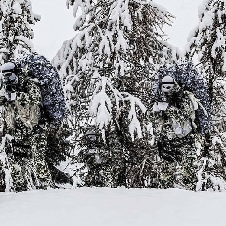 Great shot of SAS Mountain Troop soldiers on patrol in Norway... masters of camouflage and climbing. Can you see all 3?! #manyarecalledfewarechosen #whodareswins @pagoda22sas @royalmarines #specialforces