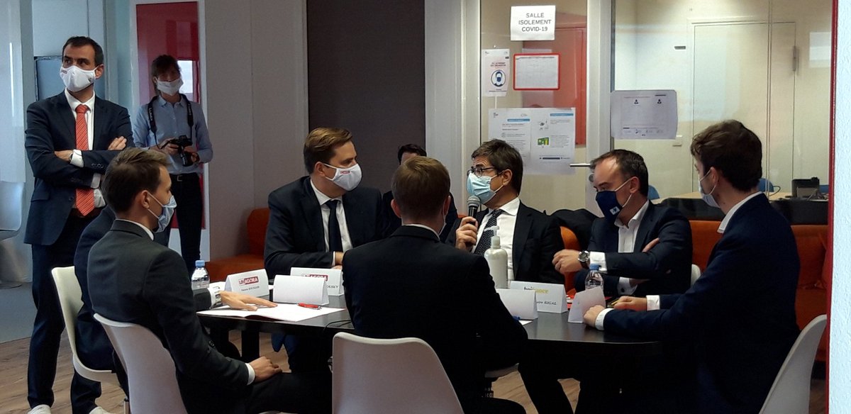 ValrieSTEFFEN's tweet photo. Visite de @NicolasDufourcq accompagné de @AlexRig de @Bpifrance dans les locaux de @linagora pour officialiser l'engagement de nos VTE au côté d'@Alex_Zapolsky.  #AventureVTE  !! https://t.co/l4bCjLBmbK