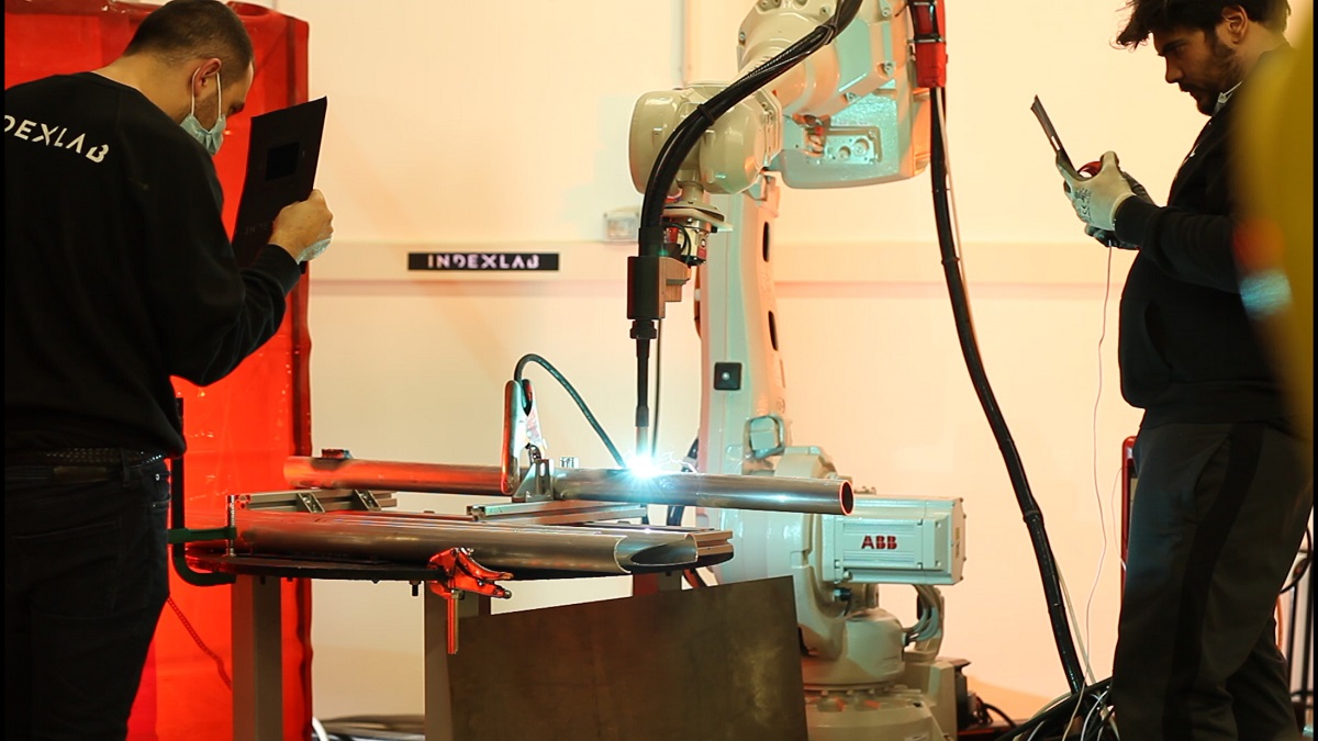 ABBItalia's tweet photo. Si possono utilizzare i #robot nel settore delle #costruzioni?!

📌Vieni a scoprirlo al @SAIEfiera, a Bologna dal 14 al 17 ottobre – area Costruzioni 4.0 (Pad.26 – stand B38).
Ti aspettiamo!

#Indexlab #costruiredigitale #robotica #ABB https://t.co/if9esxB3eW