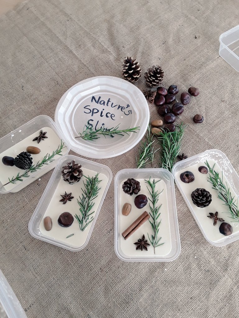 AshbridgeMaxy's tweet photo. Using our fingers to engage in tactile  play. An invitation to explore nature, spices and herb's slime. Investigating how it feels on our fingers ? Slimy, liquidy and Gooey? "It runs off my finger. #atelier #multisensoryplay #messyplay #learningthroughplay @NDNAtalk https://t.co/x2cQwzSJpT