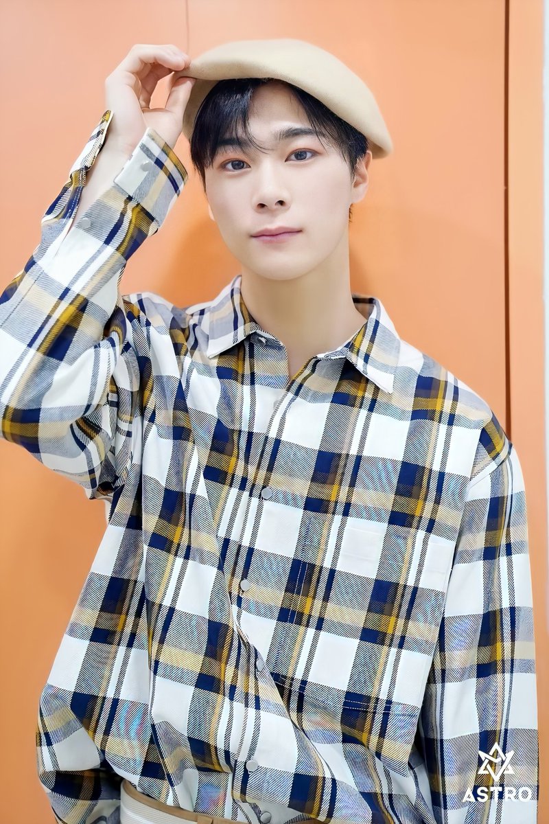  #아스트로    #ASTRO    #AROHA       #여섯개의별    #아스트로의하나뿐인팬    #IN_OUT    #BadIdea    #Moonbin  #MOONBIN_SANHA   |  #문빈_산하    #배드아이디어    #문빈  @offclASTRO