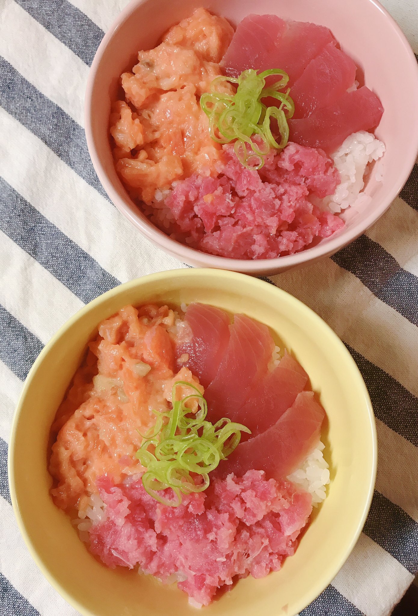 Mato 本日は 3色海鮮丼 業務スーパーの サーモンたたき と 鮪たたき に スーパーのまぐろサクで豪華な3種盛りに ༥ ŧ ŧ 週の半ば ちょい手抜き これで1食約3円 料理好きな人と繋がりたい お腹ペコリン部 業務スーパー 鮪たたき