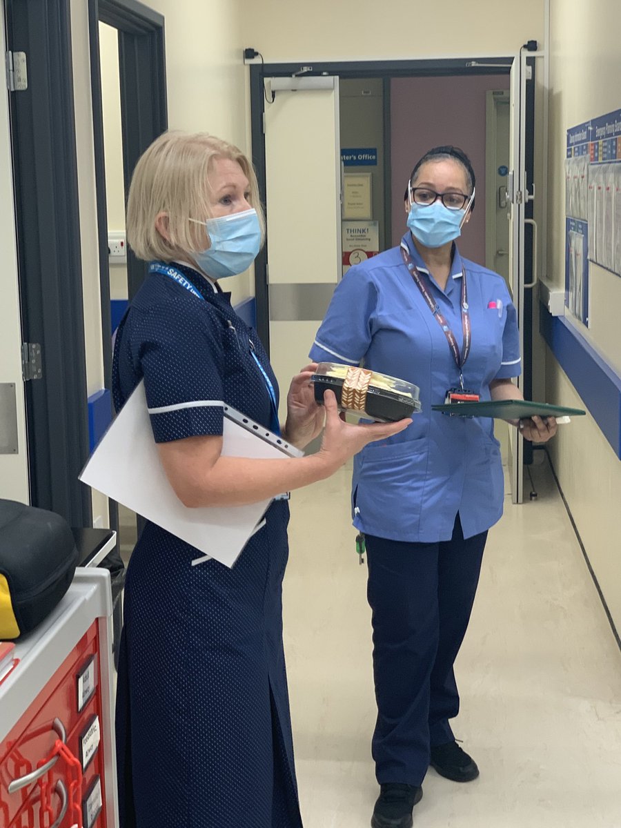 catherine_ph3's tweet photo. How wonderful- Daisy Award ⁦@Fracture_Clinic⁩ fabulous for our Yvonne ⁦@ChiefNurseNUH⁩ ⁦@NUHSurgery⁩ So well deserved 😊 https://t.co/jEhkJEhkVz