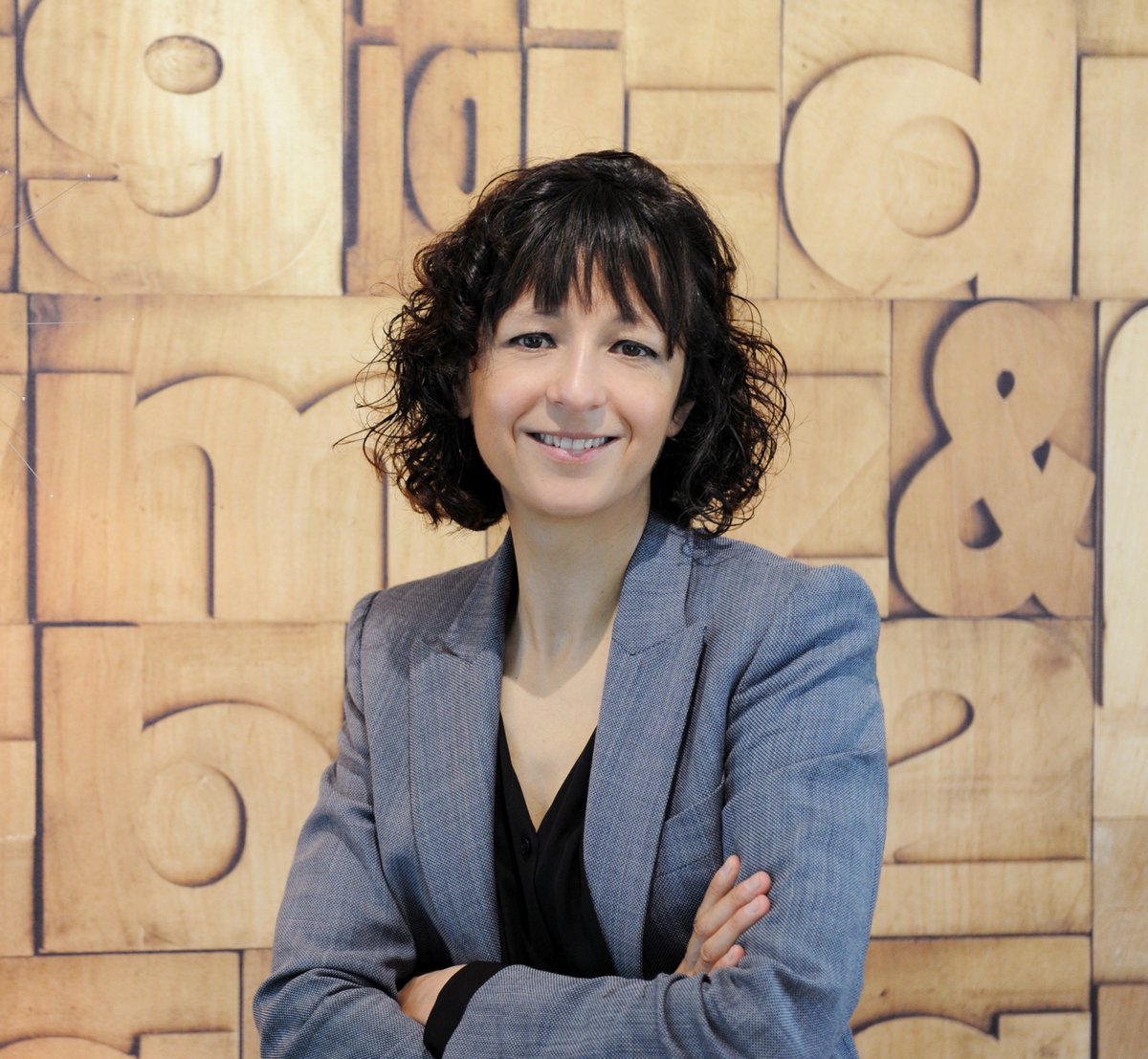 Wir gratulieren Emmanuelle Charpentier, Direktorin der Max-Planck-Forschungsstelle für die Wissenschaft der Pathogene, zum #Nobelpreis für #Chemie! Sie wird gemeinsam mit Jennifer Doudna für ihre Arbeiten zur Genschere #CRISPR/Cas-9 geehrt bit.ly/3jHoonU