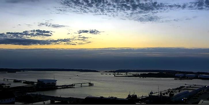 LexieOConnorWX's tweet image. Good morning everyone! A quiet and mild start to the day, but showers and some thunderstorms are on the way for this afternoon and evening.  I have all the details on #GoodDayMaine until 7 #liveoncbs13 then 7-9 am on #fox23maine.
Current view from our Portland skycam: 
@WGME
