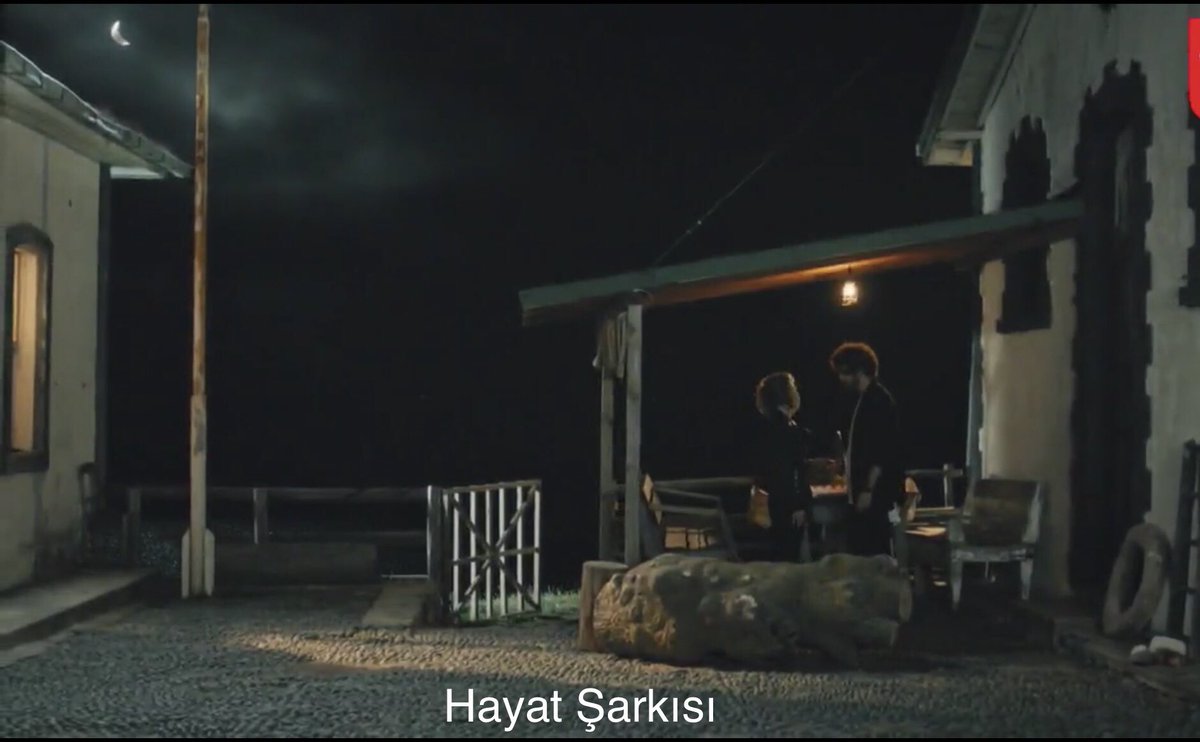  La primera vez de Hülya y Kerim de Hayat Şarkısı, a orillas del mar, ha sido lugar de relax para Hakan y Leyla en The Protector.