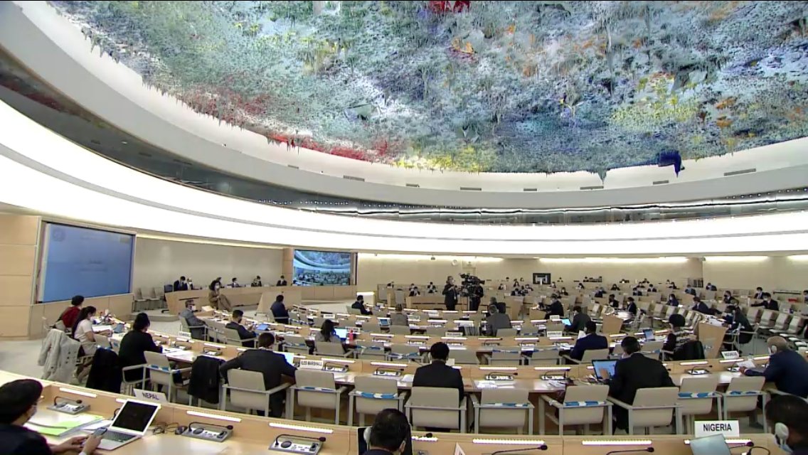 BREAKING The UN adopts a resolution that spares the Philippines from an international probe into alleged human rights abuses, ‘recognising’, the govt’s announcement of a review panel that would re-evaluate cases of deaths during police drug war operations. THREAD  #UNHRC45
