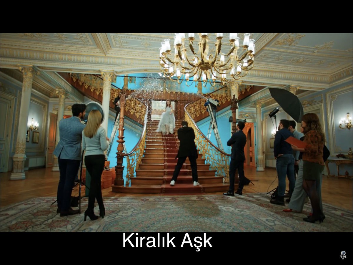  Las escaleras más famosas de Estambul son sin duda las de la Mansión Sait Halim Paşa. Se pueden apreciar en todo su esplendor en Kiralık Aşk, (por partida doble), Hayat Şarkısı y Çukur.