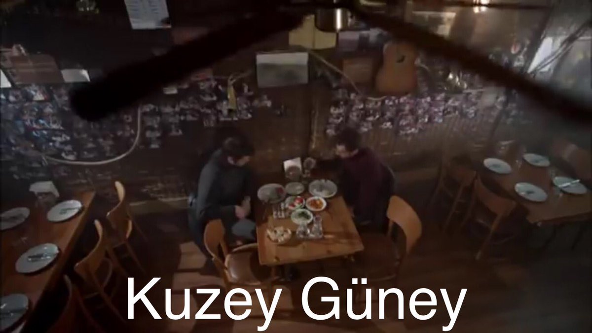  Como amante de Kuzey Güney que soy, no podía dejar de incluir el bar de Tüncel, donde Kuzey lloraba sus penas, y que también sirvió de desahogo a Ayaz en Zemheri.