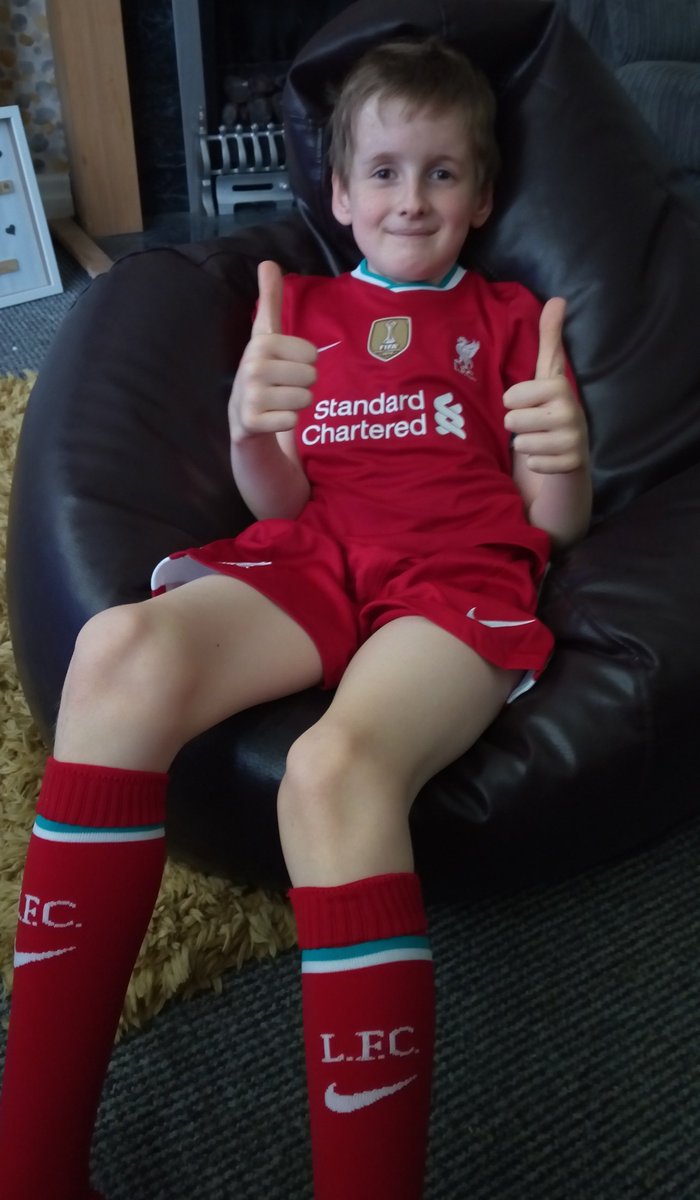 Cgelly76's tweet image. Olivers getting his strength back,  and is so happy today on receiving his @LFC kit from @shazhewwy. Thank you Sharon, He's absolutely made up. He loves his Klopp art also. Thank you to @KTJayne3, @elsieelse for putting his name forward for the competition. YNWA 💗💗