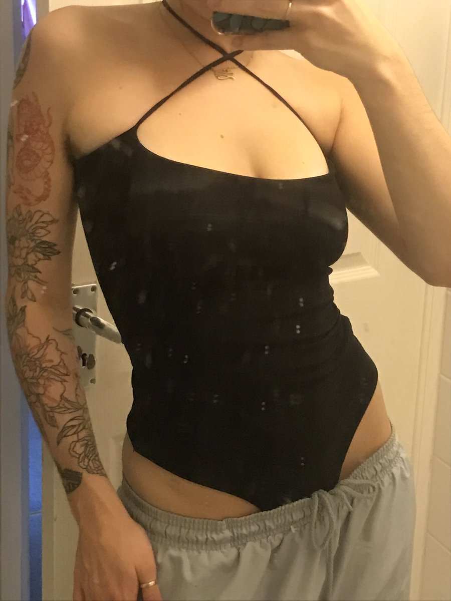 princessphoeb3's tweet photo. waiting to be served like the princess I am #paypig #paypigs #cashslave #fimdomme #princessslave #domme https://t.co/iLLYxKcMJA