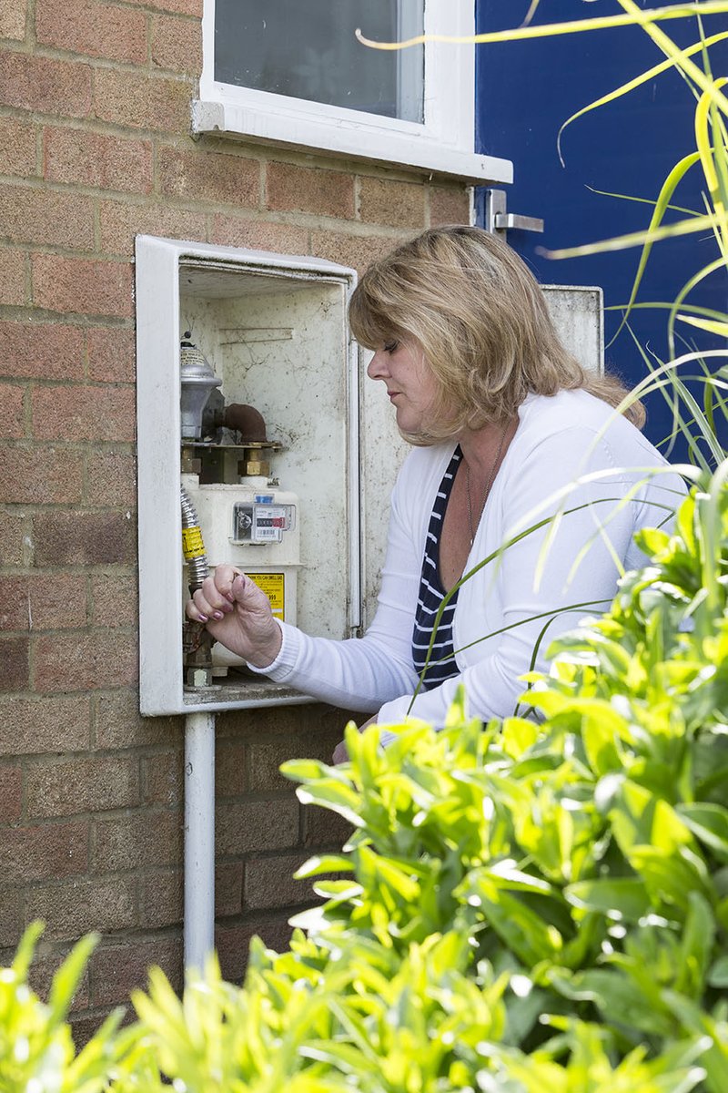 GasSafeRegister's tweet image. In case of emergency, it&apos;s a very good idea to find out how to shut off your gas appliances. ow.ly/BKXB50Bz5w5 #GasSafe #emergencyprocedure